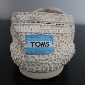 White lace Toms shoes